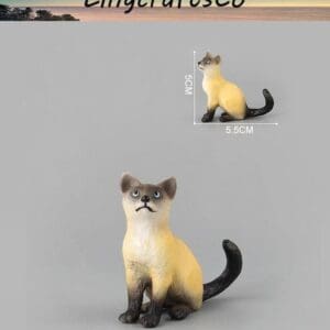 Siamese cat figurine with blue eyes, measuring 5cm by 5.5cm, displayed against a gray background with "LingcraftsCo" logo.